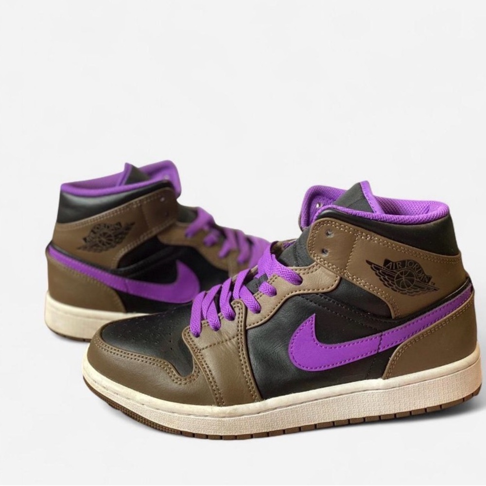 Jordan Low-Top Sneakers in Purple & White